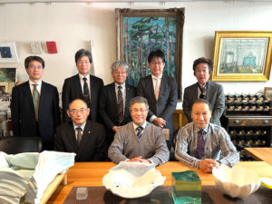 （手前中央が郡司社長）