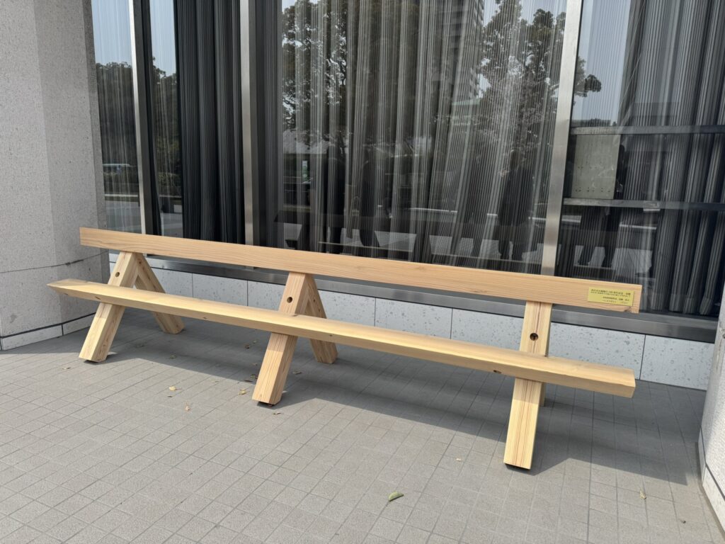 隈研吾デザインのベンチ